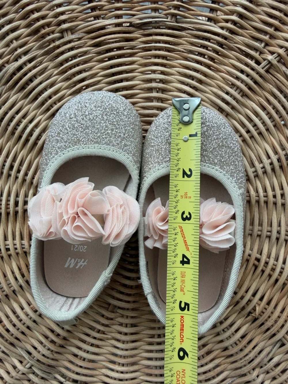 H&M Silver Glitter Mary Jane baby shoes with Blush Flower Trim -size 20-21- NEW
